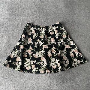 FOREVER 21 FLORAL SKATER MINI SKIRT